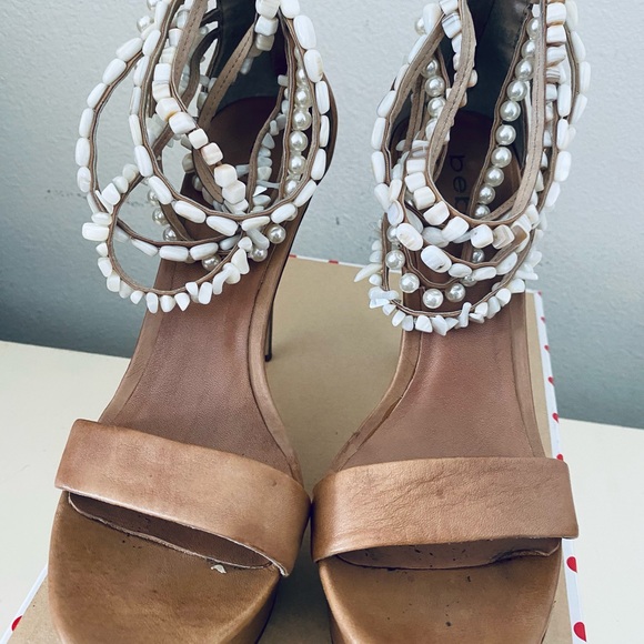 💗beautiful brown platform sandals💗 - Picture 3 of 3